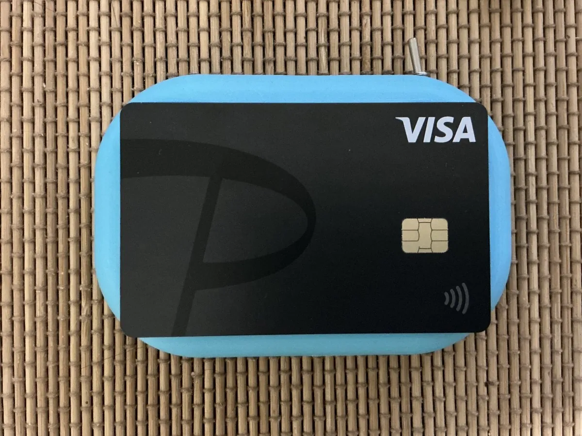 クレジットカードをのせたちびボード（マル）